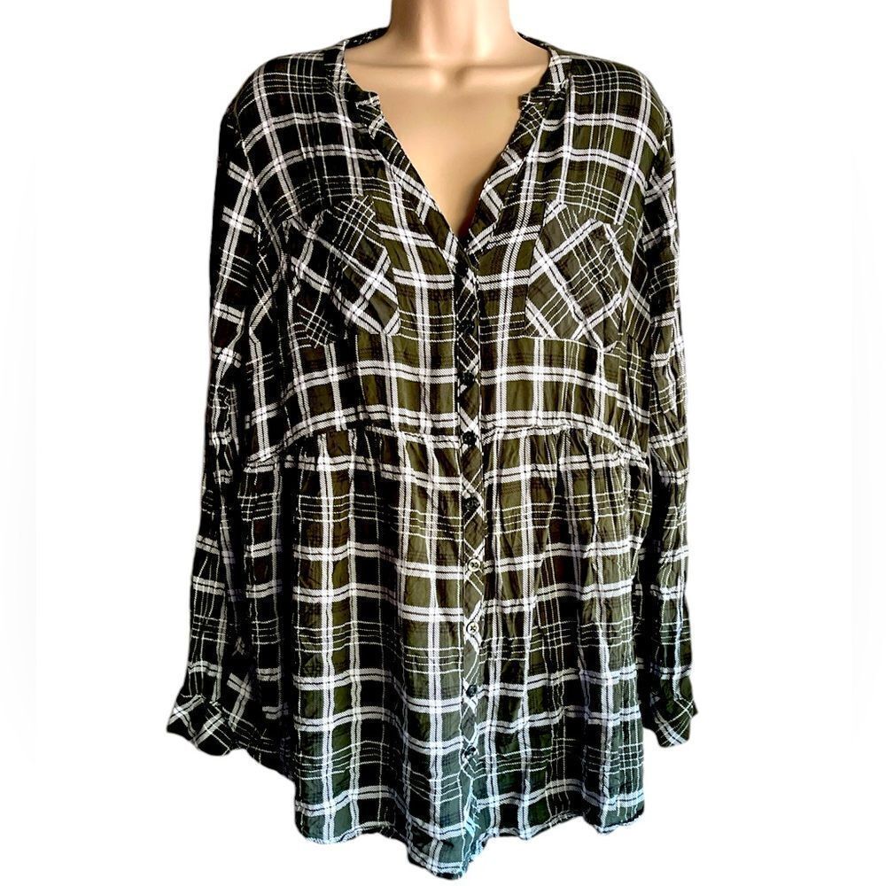 Torrid Henley Button-Up Shirt Green Plaid Curved Hem Pockets Long Sleeve Rayon